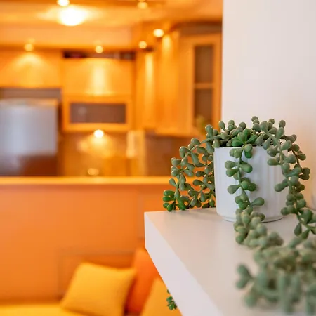 Lägenhet Casita - Free Private Parking & Metro Station