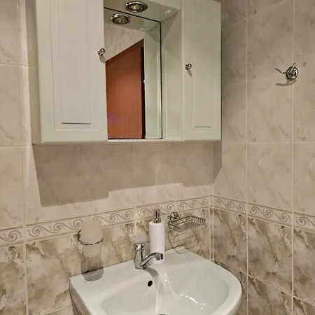 Apartament Casita - Free Private Parking & Metro Station *